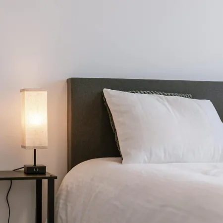 Near The 2 Bedrooms 2 Bathrooms & Terrace 公寓
